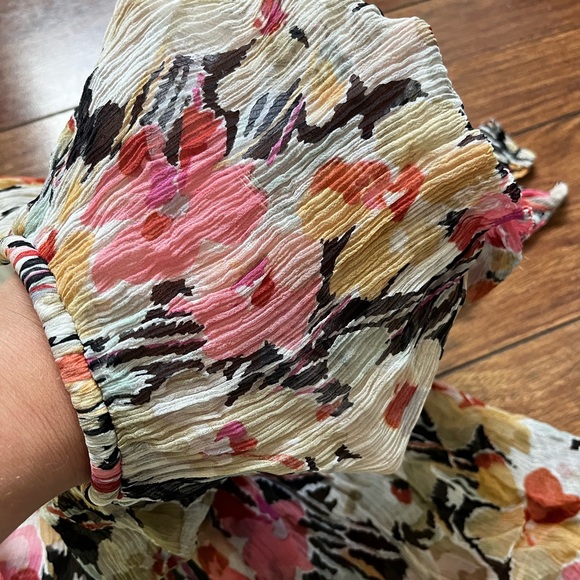 Cute top, I just never wear it - Picture 3 of 5